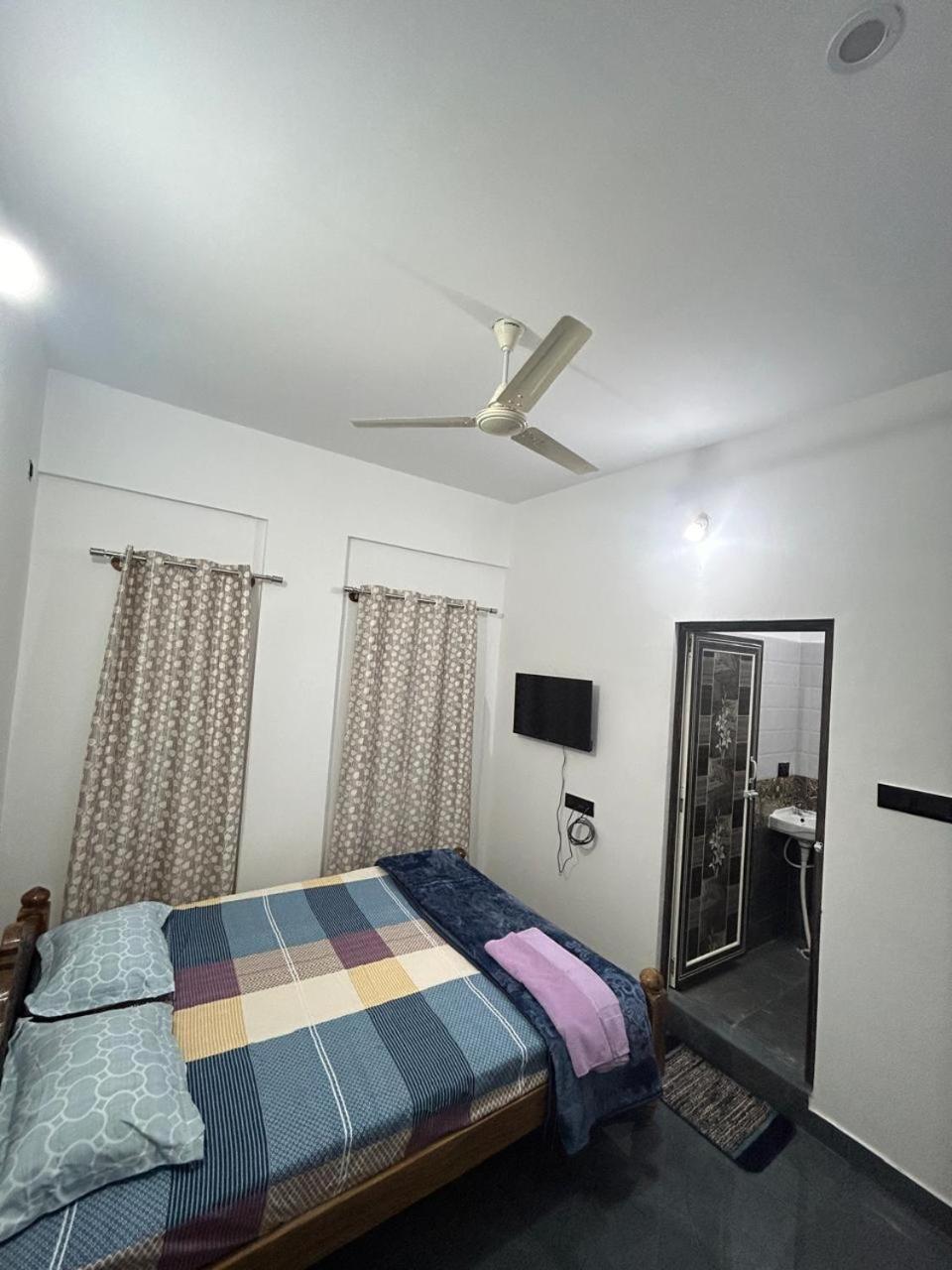 Travel Inn Mysore Vanivilasa Puram Esterno foto